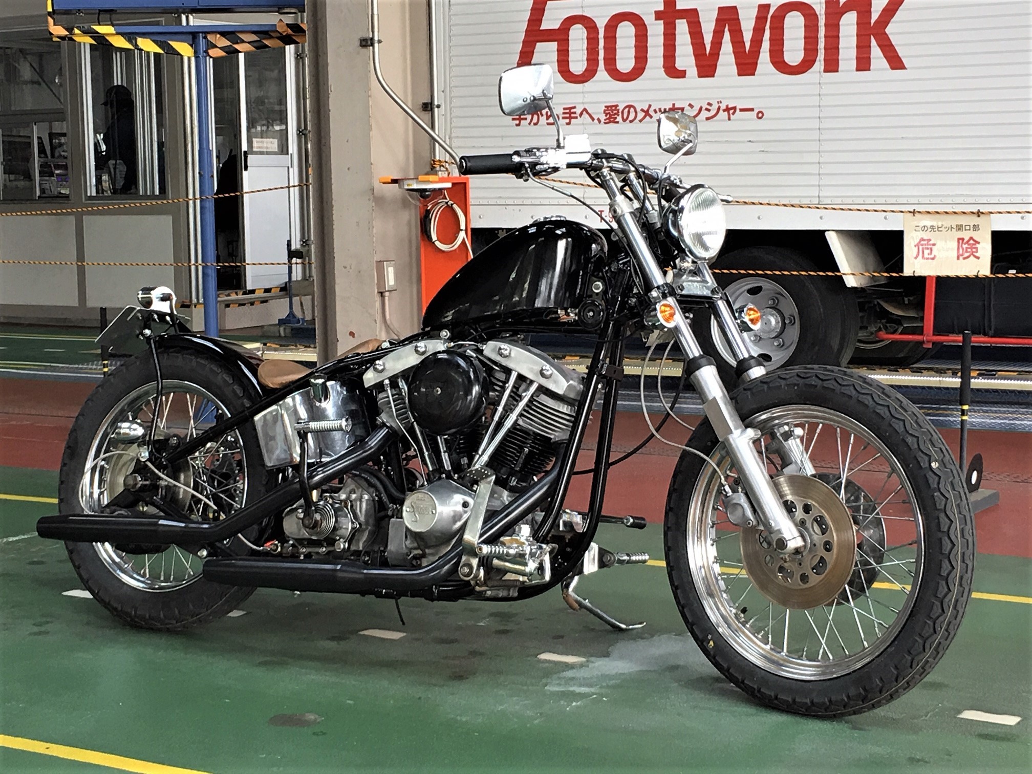 1972 year Harley Davidson  後輪リジット(緩衝装置なし)並行予備検査