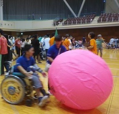 １０月の草の根でした