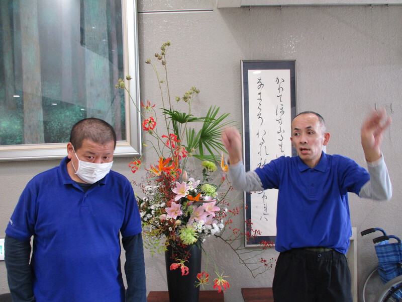虹の輪合唱団の方と合唱をしました♪