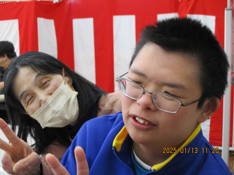 草の根でも成人を祝う会をしました(*^^)v