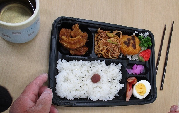 お花見と恵さん弁当(*▽)