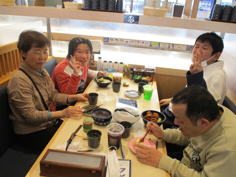 久しぶりにはま寿司での食事会♪