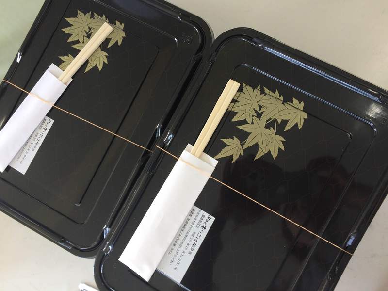 仕出し弁当　箱