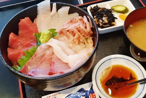 深海魚あぶらぼうずの海鮮丼