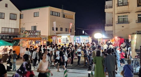 真夏の夜の奇祭まんどまつり