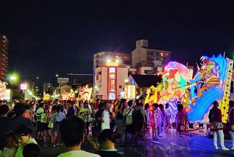 真夏の夜の奇祭まんどまつり