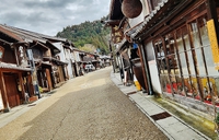 風情ある山間の町でひな祭り