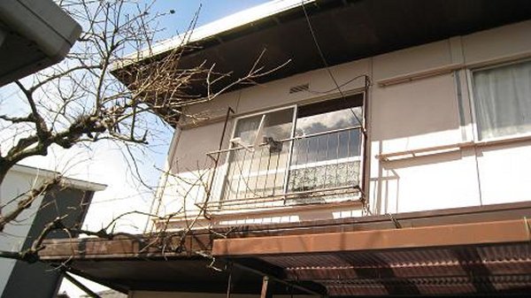 平野硝子リフォーム事例　二階の雨戸を稼動ルーバー雨戸にリフォーム