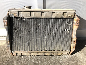 510ブルーバードラジエーターの新品コア交換修理