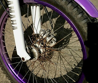 バイクのスポークのサビ取りと塗装 L 浜松法枝町ss 有 牧野石油