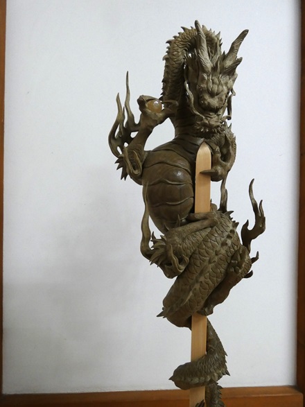 金属製 硯箱 雲と人物の彫刻