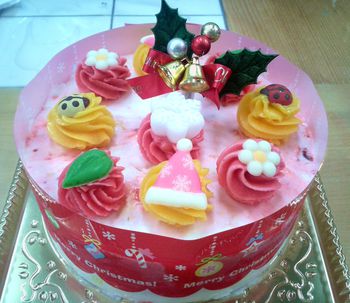 かわいいジェラートのクリスマスケーキができました。