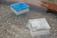 水に浮かぶガラスブロック 2009/03/04 07:46:00