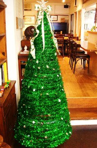クリスマスツリーと紅葉