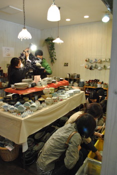 『うつわや』展　 へ