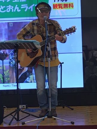 イオン志都呂でライブでした♪
