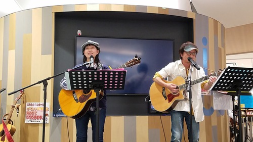 アピタdeふぉーくライブ♪たくさんのお客さまで盛り上がりました♪♪