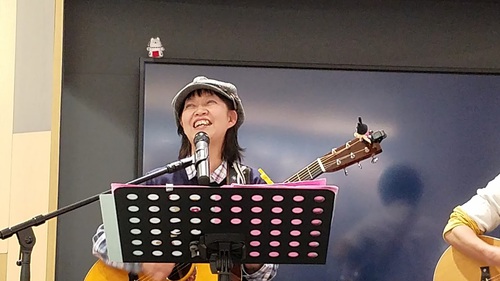 アピタdeふぉーくライブ♪たくさんのお客さまで盛り上がりました♪♪
