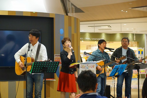 アピタdeふぉーくライブ♪たくさんのお客さまで盛り上がりました♪♪