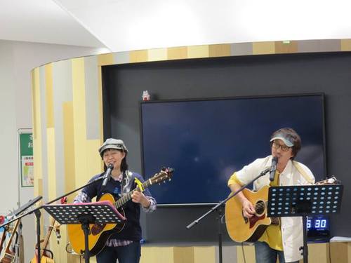 アピタdeふぉーくライブ♪たくさんのお客さまで盛り上がりました♪♪