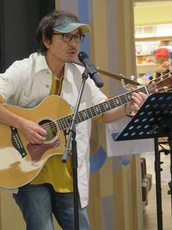 アピタdeふぉーくライブ♪たくさんのお客さまで盛り上がりました♪♪