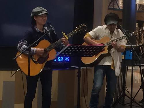 アピタdeふぉーくライブ♪たくさんのお客さまで盛り上がりました♪♪