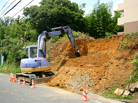 富塚町長坂：宅地造成工事スタート