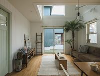 吹抜けリビングのFIX窓効果で、採光たっぷりの家★ 2021/03/01 10:56:44