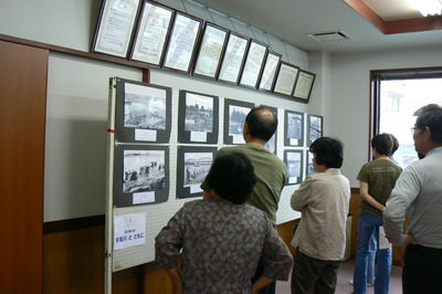 写真展のひとコマ