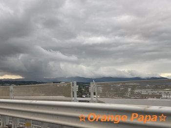 県境の黒い雲♪