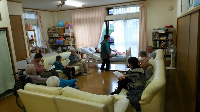 大きな南窓のデイフロア
