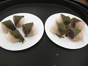 ３月、さくら餅つくり講座の様子