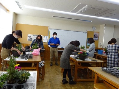 １２月寄せ植え講座好評でした：ぺあれんつ