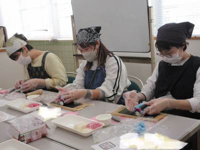 ３月飾り巻き寿司講座好評でした。次年度の講座もお楽しみに：ぺあれんつ
