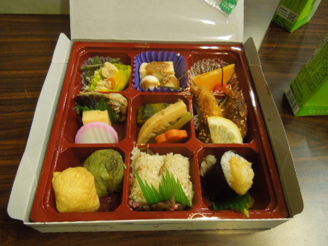 工務店と一緒にバスツアー！ボリュームたっぷりなお弁当を無料で食べれる♡