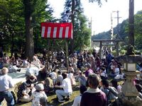10月13日浜松市天竜区大谷の「宇佐八幡神社」のお祭りで持ち投げでにぎわう
