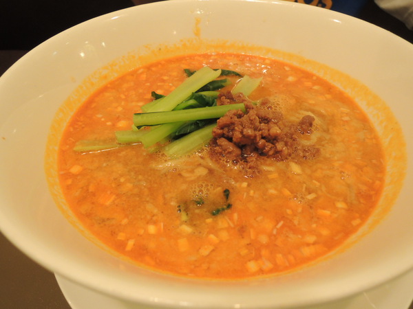 ローランシャンツゥの担々麺、汁なし vs. 普通、どっちがうまいか？