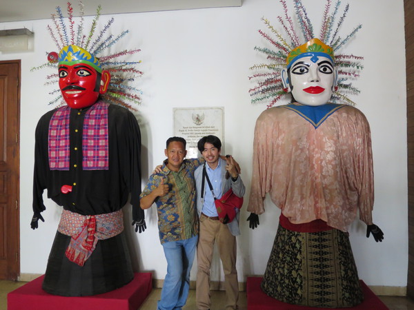 インドネシアの伝統的影絵芝居「ワヤン・クリ Wayang Kulit」を鑑賞。