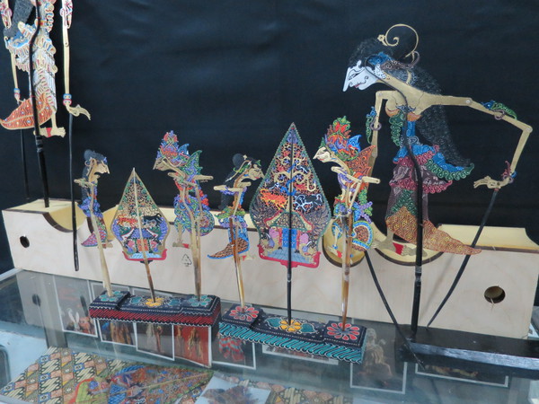 インドネシアの伝統的影絵芝居「ワヤン・クリ Wayang Kulit」を鑑賞。
