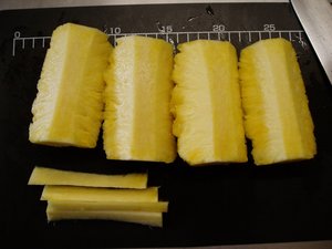 パイナップルの皮の剥き方　（＾＾）/