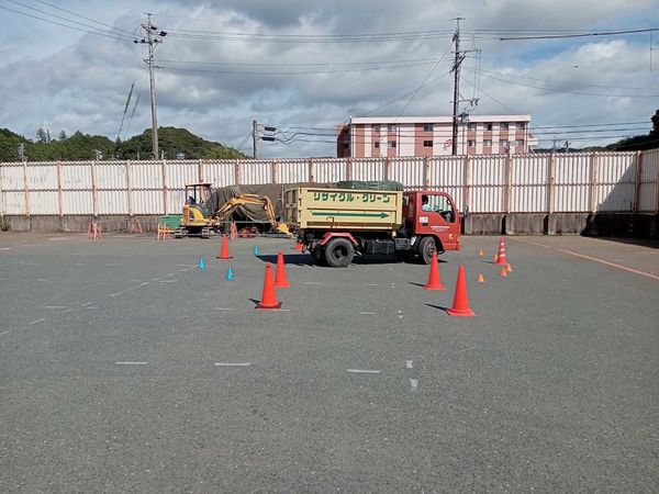 安全衛生管理主催、遠鉄自動車学校から指導員を招いて(安全運転研修会)を行いました。