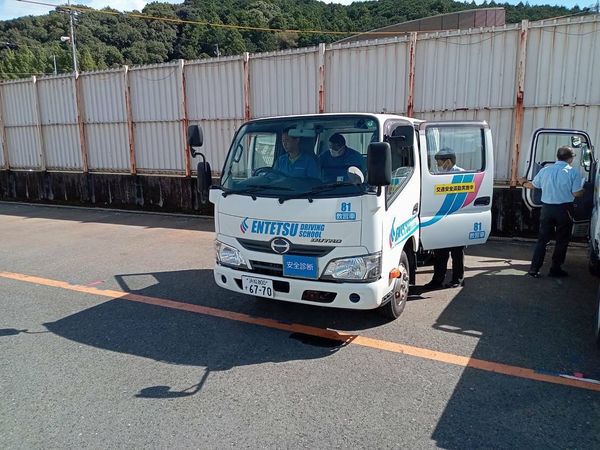 安全衛生管理主催、遠鉄自動車学校から指導員を招いて(安全運転研修会)を行いました。