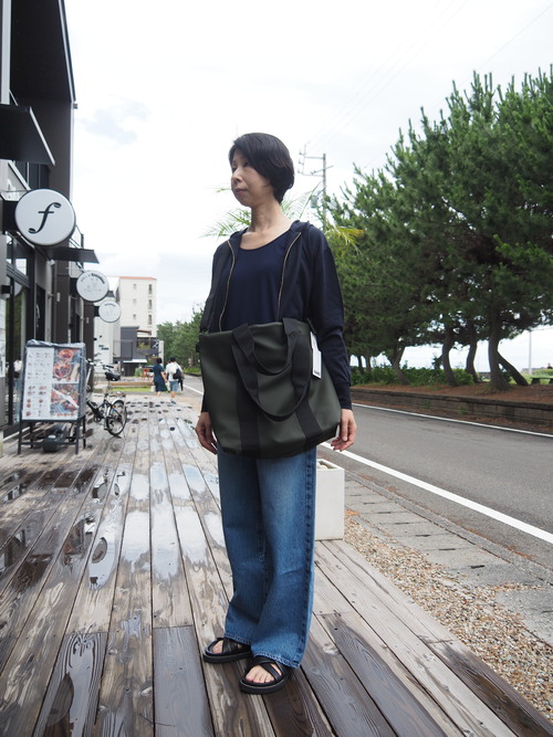 透け感が美しいBeige,のカーディガン