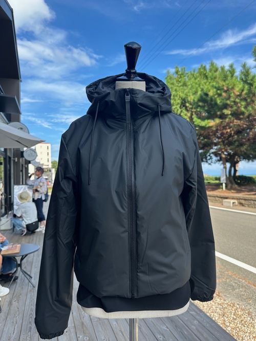 昨日はRAINSのジャケットとバックが売れました
