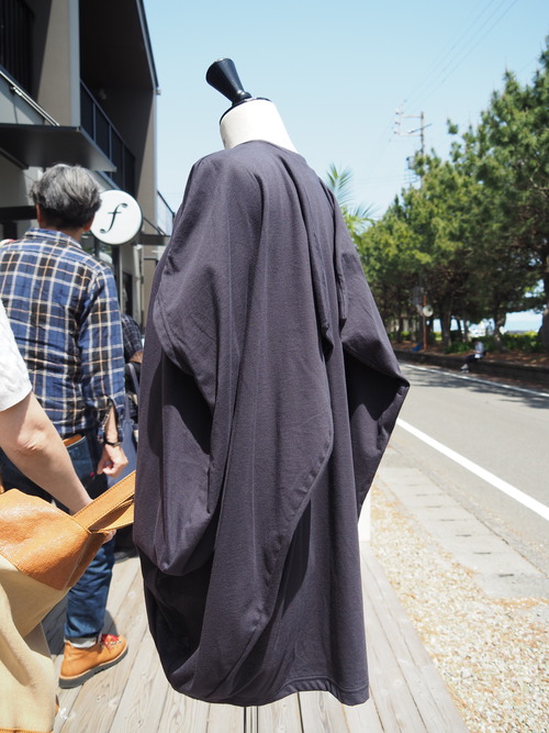 発売前に完売のENFŐLDのTops