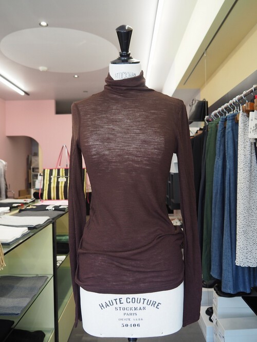 今シーズンもSEMICOUTUREの薄手ストレッチハイネックTopsが入りました