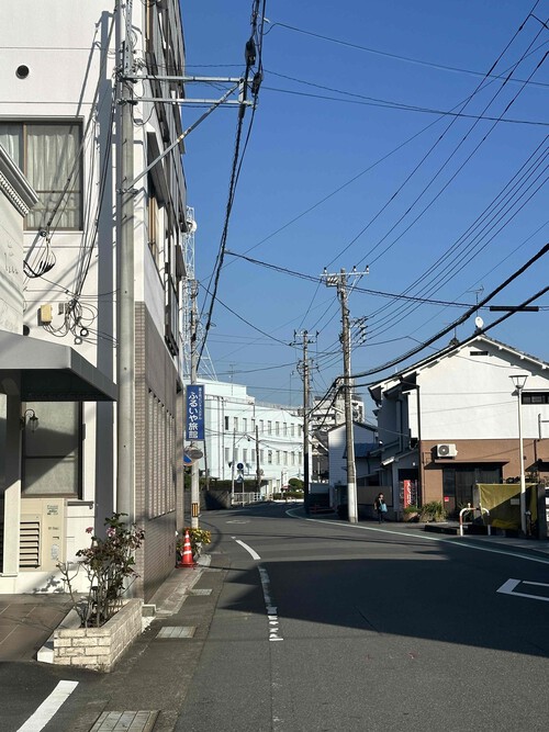 国内当店のみ、やっぱり素敵です！どんなボトムスに合わせても決まってしまうMAKRISの新作