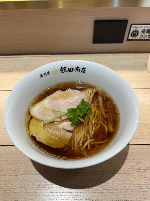 国内当店のみ、やっぱり素敵です！どんなボトムスに合わせても決まってしまうMAKRISの新作