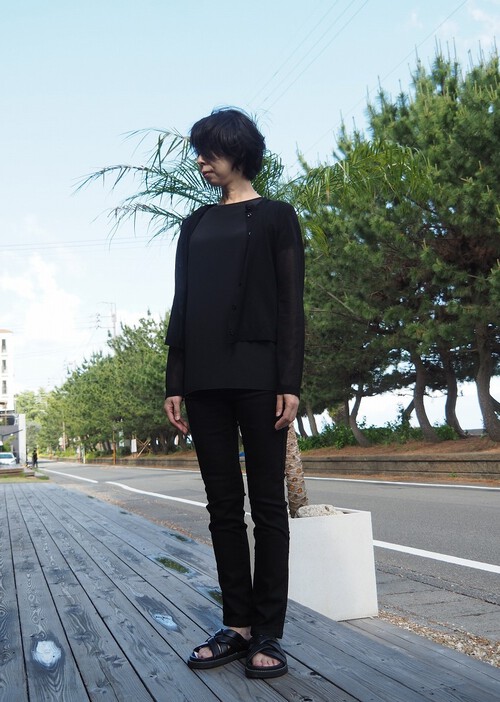 毎日は楽しくなるMARNIの新作折りたたみ財布＋しっとりとしないサッパリ素材の夏カーディガン