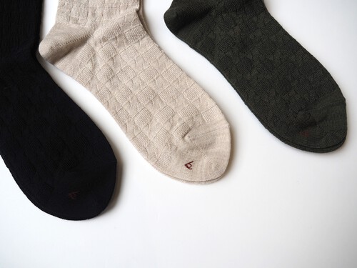 ダメージデニムに合わせたいKristina Ti＋babacoの新作ソックス